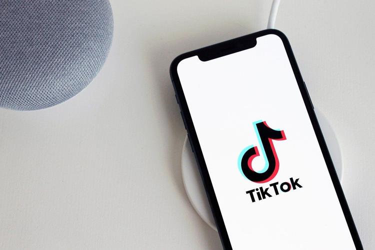 Tiktok Users Record Cliff Technology Exploration, Geological Research 
