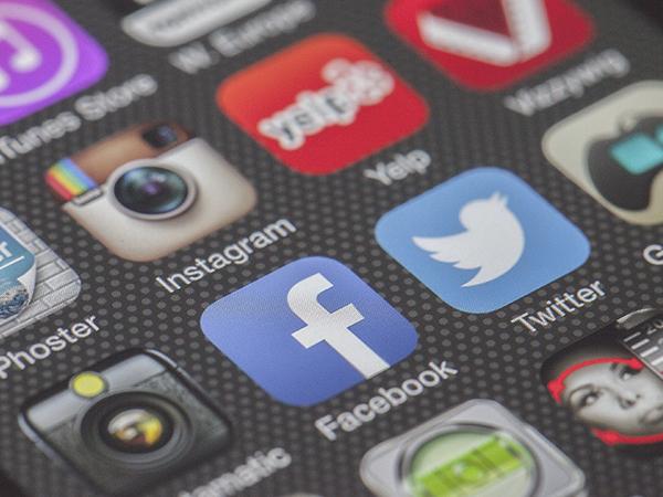 Facebook Tests Voice Messaging in Comments